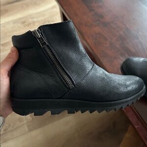Sorel Ankle Boots with Zipper